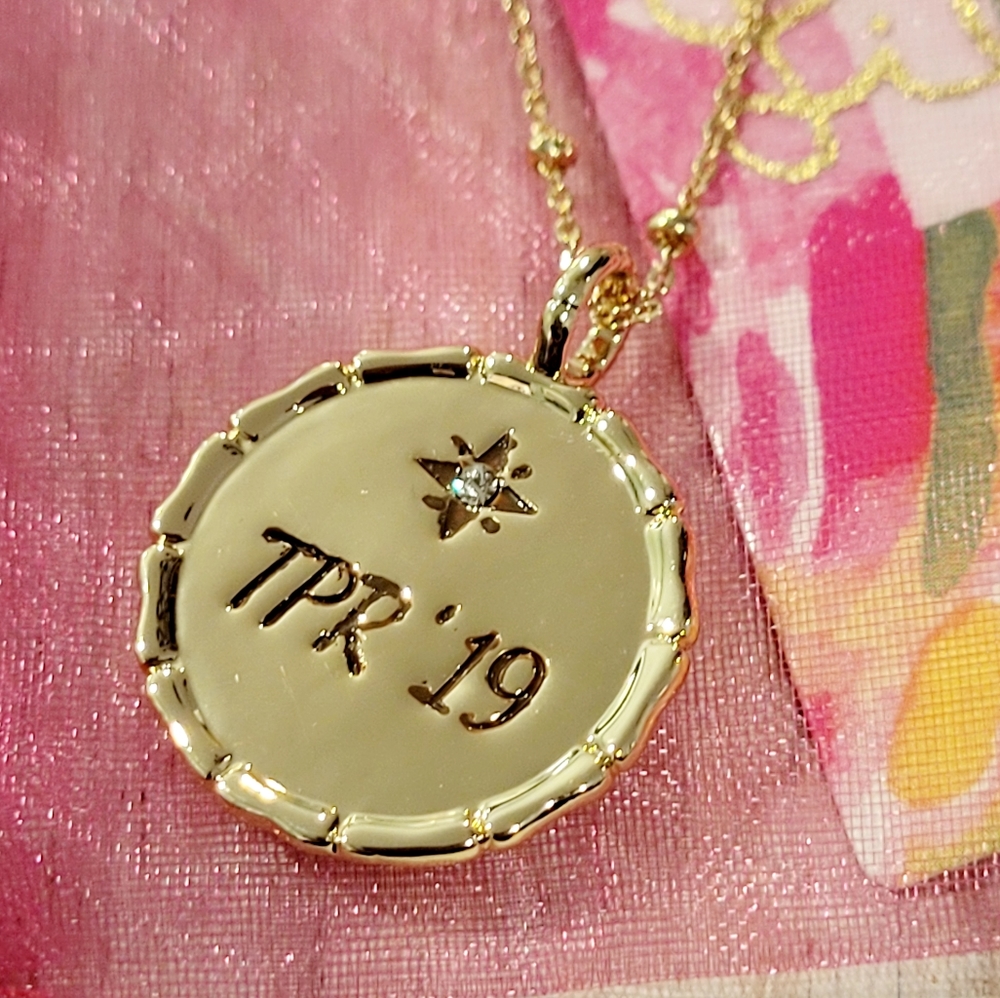 NWT-💖-Lilly Pulitzer-16 in Medallion-Monogramed-Station Chain Necklace